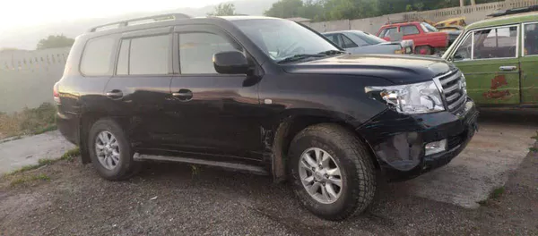 Задержание водителя, протаранившего будку с охранником в центре Бишкека Задержание водителя, протаранившего будку с охранником в центре Бишкека - Sputnik Кыргызстан