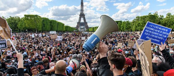 Протесты против произвола полиции в Париже - Sputnik Кыргызстан