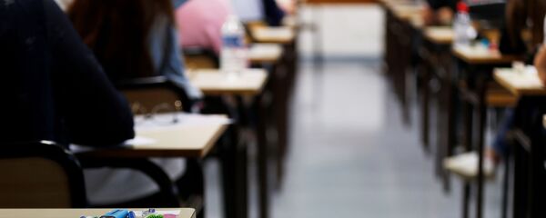 Студенты во время учебы. Архивное фото Студенты во время учебы. Архивное фото - Sputnik Кыргызстан