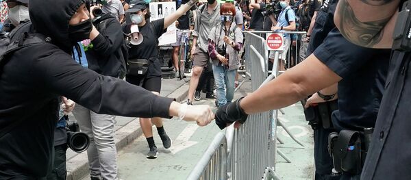 Америкадагы саясий күчтөр өлкөдөгү абалды өз кызыкчылыгына колдонуп... Америкадагы саясий күчтөр өлкөдөгү абалды өз кызыкчылыгына колдонуп... - Sputnik Кыргызстан