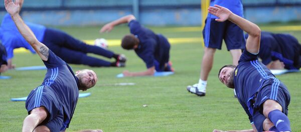 Футболисты во время тренировок. Архивное фото Футболисты во время тренировок. Архивное фото - Sputnik Кыргызстан