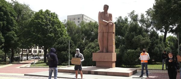 Как прошел митинг в поддержку темнокожих в Бишкеке — видео - Sputnik Кыргызстан