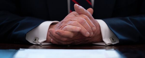 Мамлекеттик кызматкер иш учурунда. Архив - Sputnik Кыргызстан