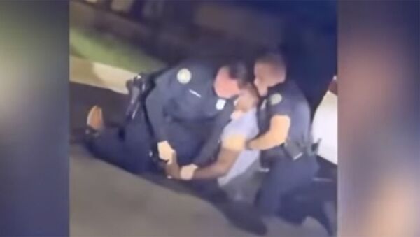 Беспорядки в Атланте — видео, как полицейский застрелил афроамериканца - Sputnik Кыргызстан