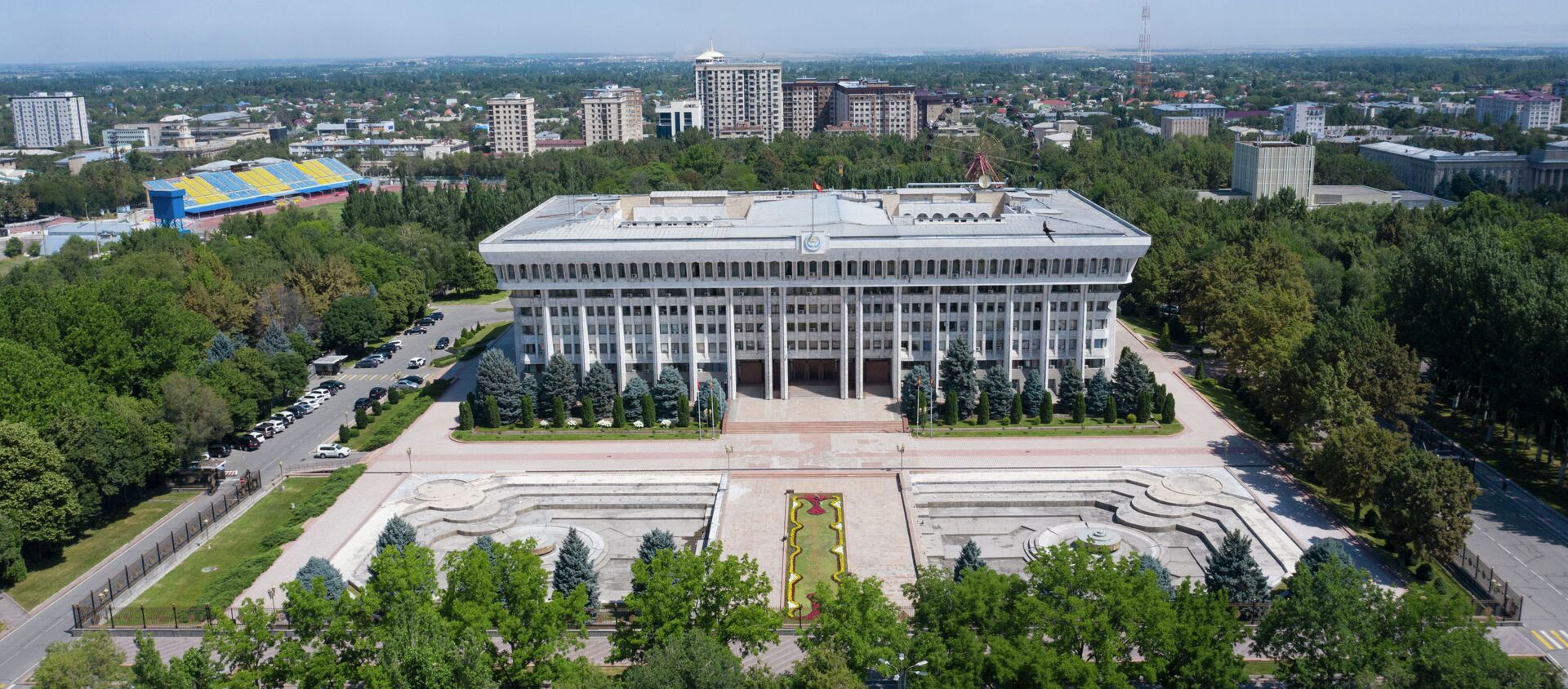 Вид с дрона на здание Жогорку Кенеша в центре Бишкека. Архивное фото - Sputnik Кыргызстан, 1920, 28.07.2021