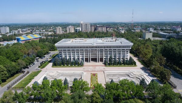 Вид с дрона на здание Жогорку Кенеша в центре Бишкека - Sputnik Кыргызстан