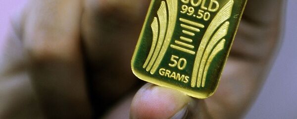 Слиток золота весом 50 грамм. Архивное фото Слиток золота весом 50 грамм. Архивное фото - Sputnik Кыргызстан