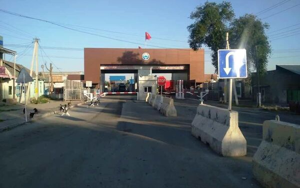Возобновление работы двух пунктов пропуска на границе с Казахстаном позволило улучшить ситуацию со скоплением грузовиков - Sputnik Кыргызстан