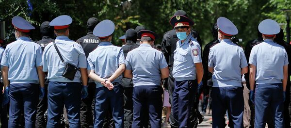 Алмата шаарынадгы полиция кызматкерлери. Архив - Sputnik Кыргызстан