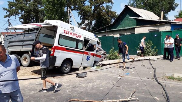 ДТП с участием кареты скорой помощи в Бишкеке - Sputnik Кыргызстан