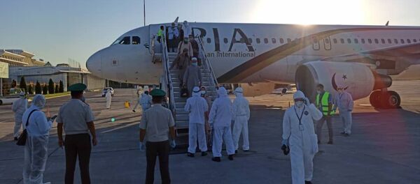 Кыргызстанга Пакистандан бүгүн 94 адам алып келинди Кыргызстанга Пакистандан бүгүн 94 адам алып келинди - Sputnik Кыргызстан