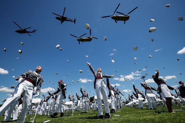 Праздничная церемония выпускников военной академии США - Sputnik Кыргызстан