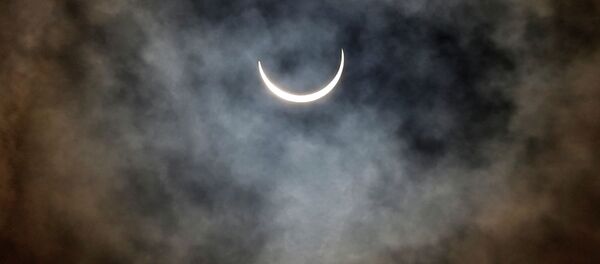 Солнечное затмение в Нью-Дели - Sputnik Кыргызстан