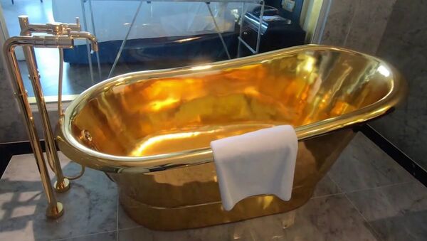 Первый в мире отель с золотым покрытием построили во Вьетнаме — видео - Sputnik Кыргызстан
