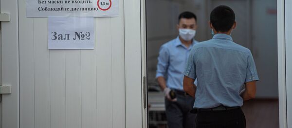 Общереспубликанское тестирование в условиях пандемии COVID-19 в Бишкеке Общереспубликанское тестирование в условиях пандемии COVID-19 в Бишкеке - Sputnik Кыргызстан