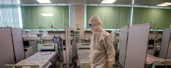 Медицинский работник в отделении больницы. Архивное фото - Sputnik Кыргызстан
