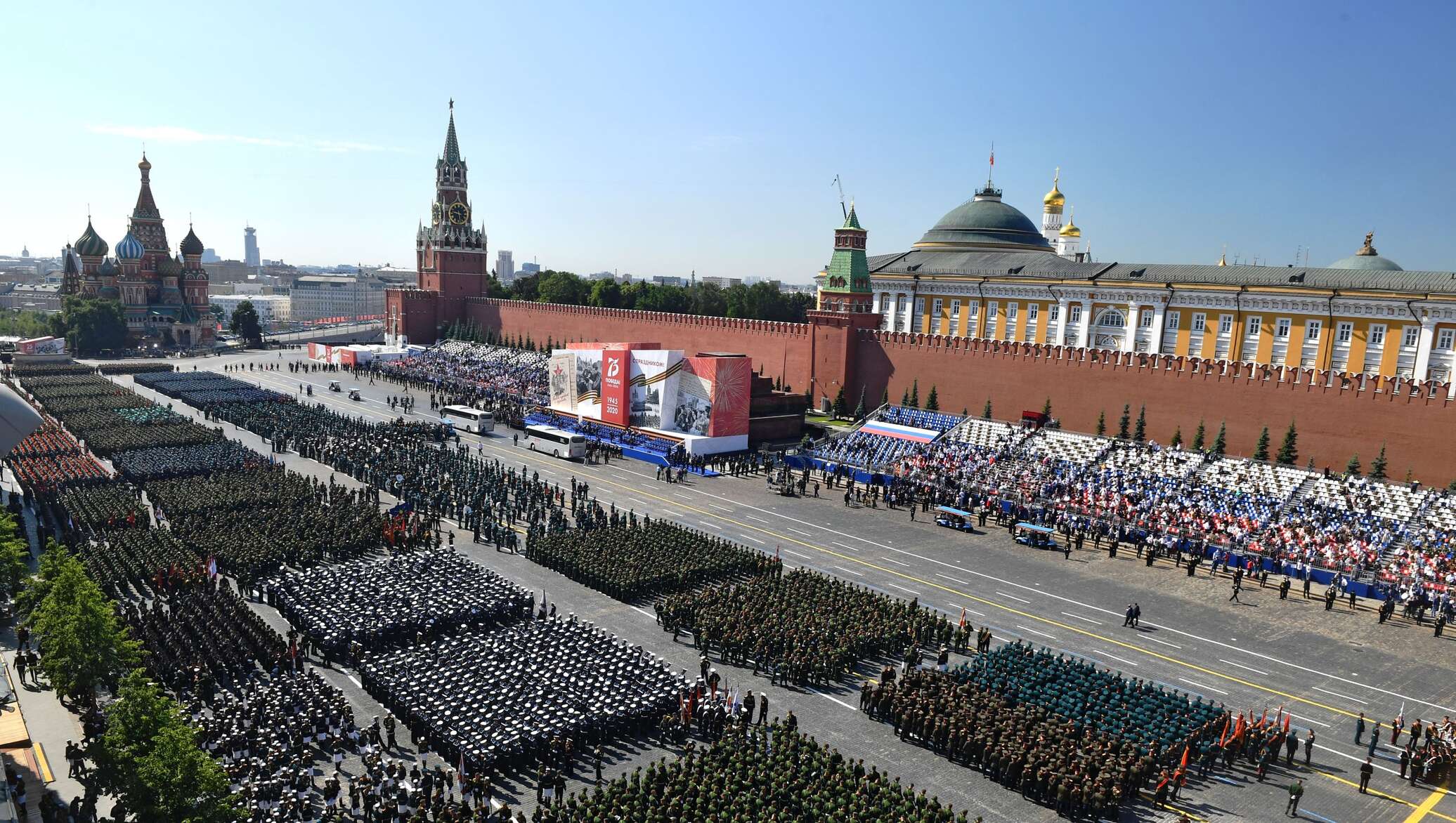 День победы площадь. Парад Победы на красной площади в Москве 2021. Парад Победы в Москве 24 июня 2020. Казаки на параде Победы 2022. Парад Победы квест.