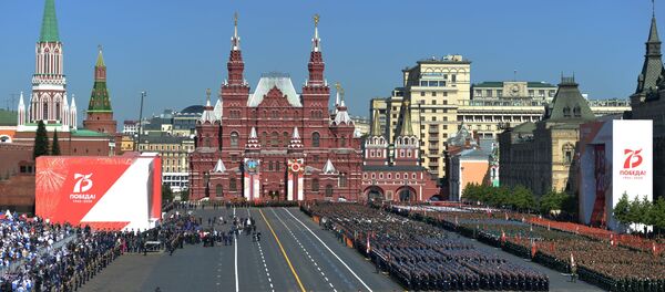 Военный парад в ознаменование 75-летия Победы на Красной площади в Москве. Военный парад в ознаменование 75-летия Победы на Красной площади в Москве. - Sputnik Кыргызстан