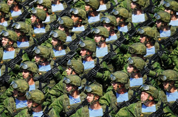 Военнослужащие парадных расчетов на параде Победы на Красной площади - Sputnik Кыргызстан