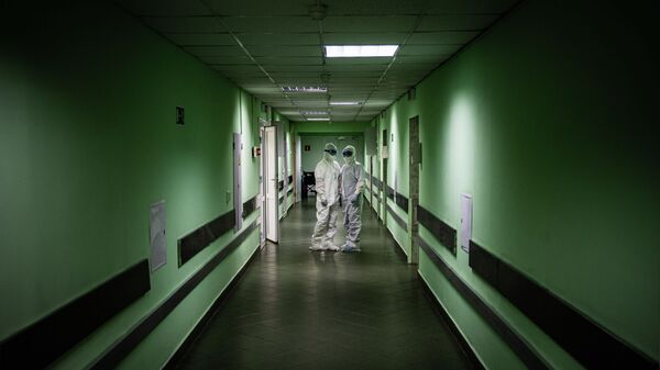 Медицинские работники в отделении больницы. Архивное фото - Sputnik Кыргызстан