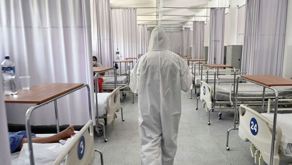 Медицинский работник в больнице. Архивное фото - Sputnik Кыргызстан