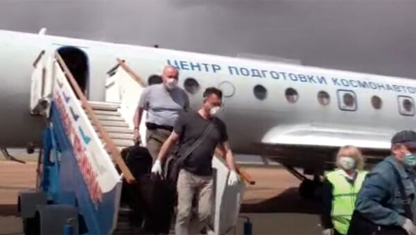 На космодром Байконур спецборотом Роскосмоса прибыли медики — видео - Sputnik Кыргызстан