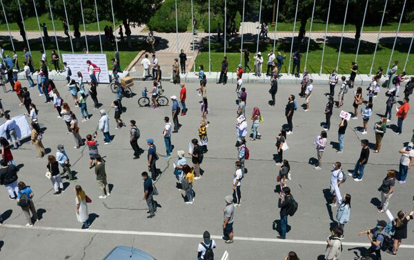 В Бишкеке прошел митинг против закона о манипуляции информацией - Sputnik Кыргызстан