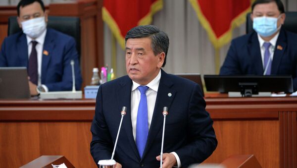 Президент Сооронбай Жээнбеков парламентте жасаган кайрылуусу учурунда - Sputnik Кыргызстан