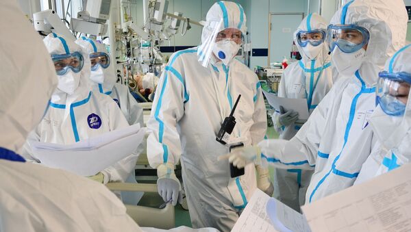Медицинские работники в отделении реанимации. Архивное фото - Sputnik Кыргызстан