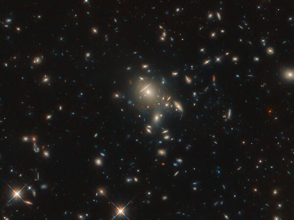 Галактики PLCK G045.1 + 61.1 сфотографированная телескопом Хаббл - Sputnik Кыргызстан