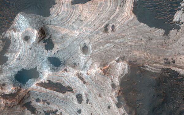 Вид сверху на кратеры Марса - Sputnik Кыргызстан