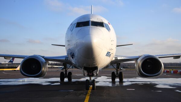 Самолет Boeing 737-500 авиакомпании ЮТэйр. Архивное фото - Sputnik Кыргызстан