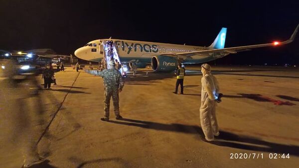 В Бишкеке приземлился самолет из Саудовской Аравии, на котором прибыл 121 гражданин Кыргызстана - Sputnik Кыргызстан