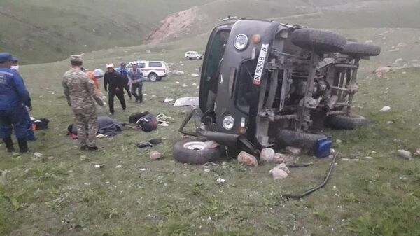 Погибли сын и жена водителя — подробности аварии на Иссык-Куле. Фото - Sputnik Кыргызстан