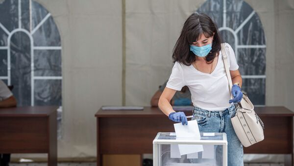 Голосование по внесению изменений в Конституцию РФ в Бишкеке - Sputnik Кыргызстан