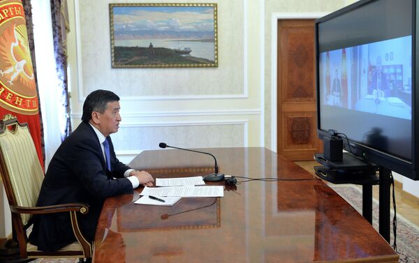 Президент КР Сооронбай Жээнбеков и премьер-министр Кубатбек Боронов обсудили эпидемиологическую ситуацию в стране - Sputnik Кыргызстан
