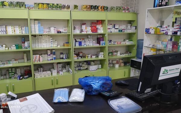 Во время рейдов по аптекам в Кыргызстане выявлены факты необоснованного завышения цен на лекарства, медицинские маски и антисептики, сообщила пресс-служба Госслужбы по борьбе с экономическими преступлениями (ГСБЭП, Финпол) - Sputnik Кыргызстан