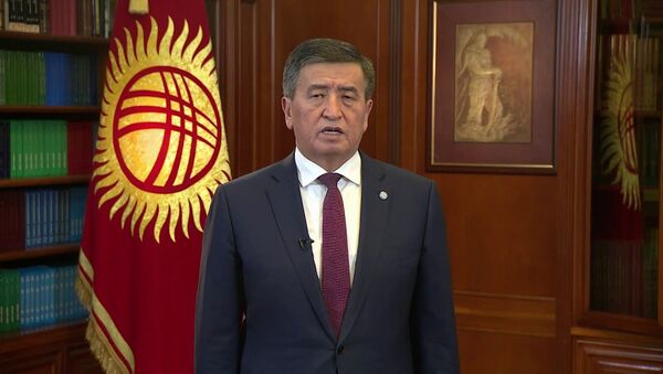 Мы продолжим оказывать поддержку и заботу — Жээнбеков поздравил медиков. Видео - Sputnik Кыргызстан