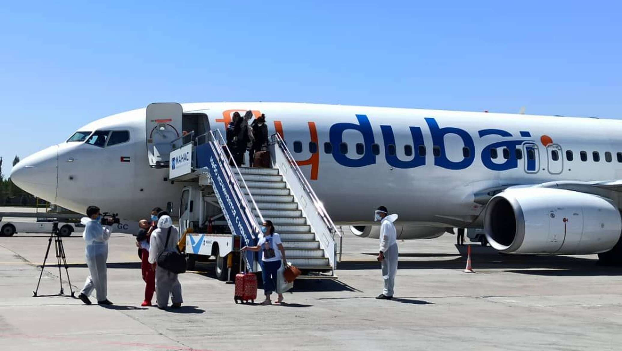 Кыргызстан дубай. Flydubai самолеты. Флай Дубай. Бишкек Дубай. Самолет в Дубай из Оша.