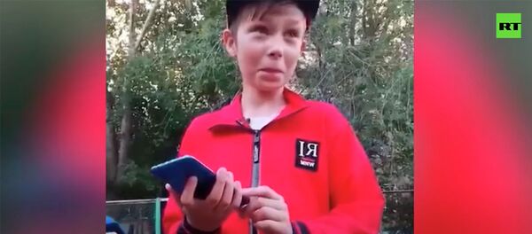 Я сломался — Дзюба пригласил на игру мальчика, помогающего детдомам. Видео - Sputnik Кыргызстан