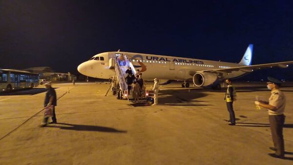 В Кыргызстан прибыл борт из России вернулось 218 граждан Кыргызской Республики - Sputnik Кыргызстан