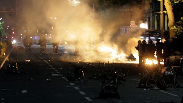 Массовые беспорядки в Белграде после введения комендантского часа - Sputnik Кыргызстан