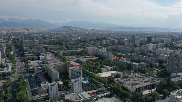 Вид с высоты на жилые дома на пересечение улиц Правды и Киевской. Архивное фото - Sputnik Кыргызстан